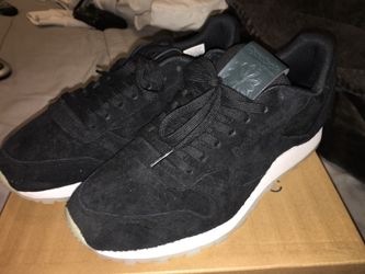 Men’s suede Reebok size 8