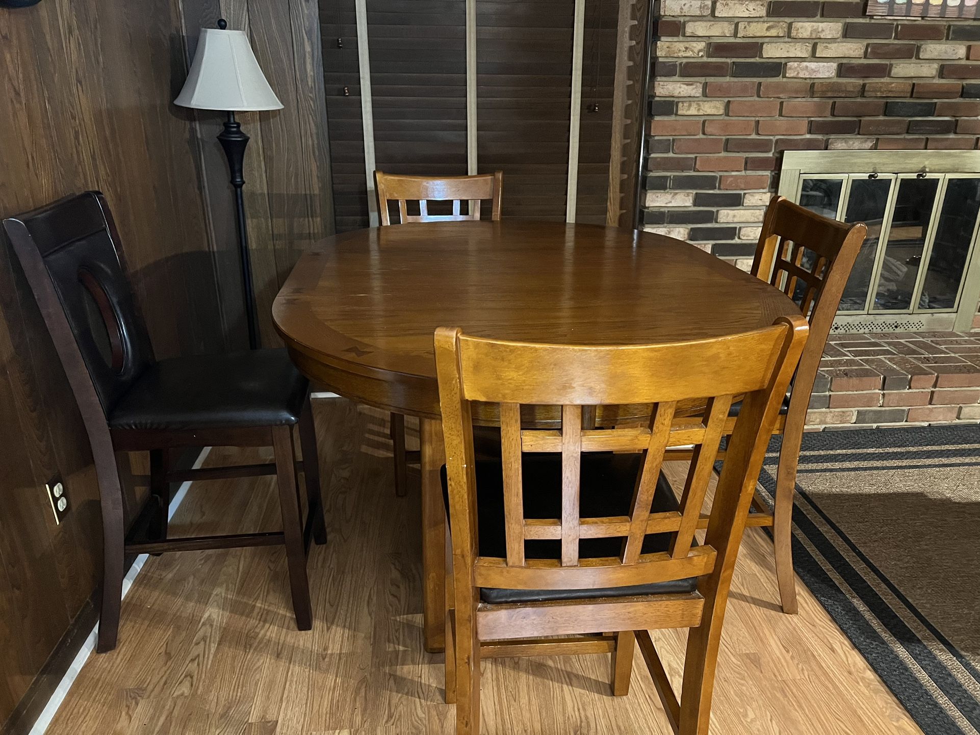 Antique Beautiful Oval Dinning Table  and 4 chairs 