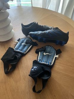 Soccer shoes