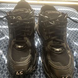 black balenci runners