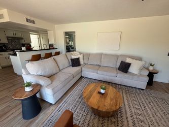 Sectional Sofa READ DESCRIPTION
