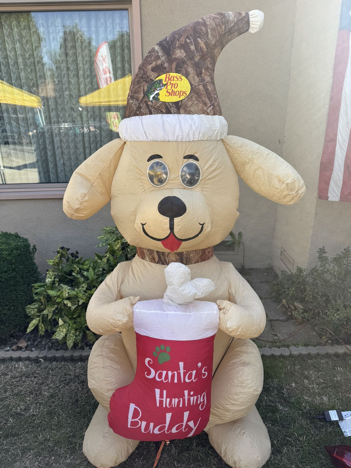 Bass Pro Shop Christmas Inflatable Dog that Blinks 6ft