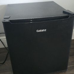 Galanz Mini Fridge 
