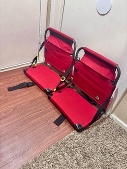 DSG Gci  Stadium chair like new 15$ for each