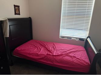 Twin bedroom set