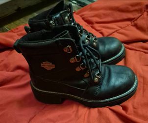 Womens Harley Davidson boots size 6 and a half $45
