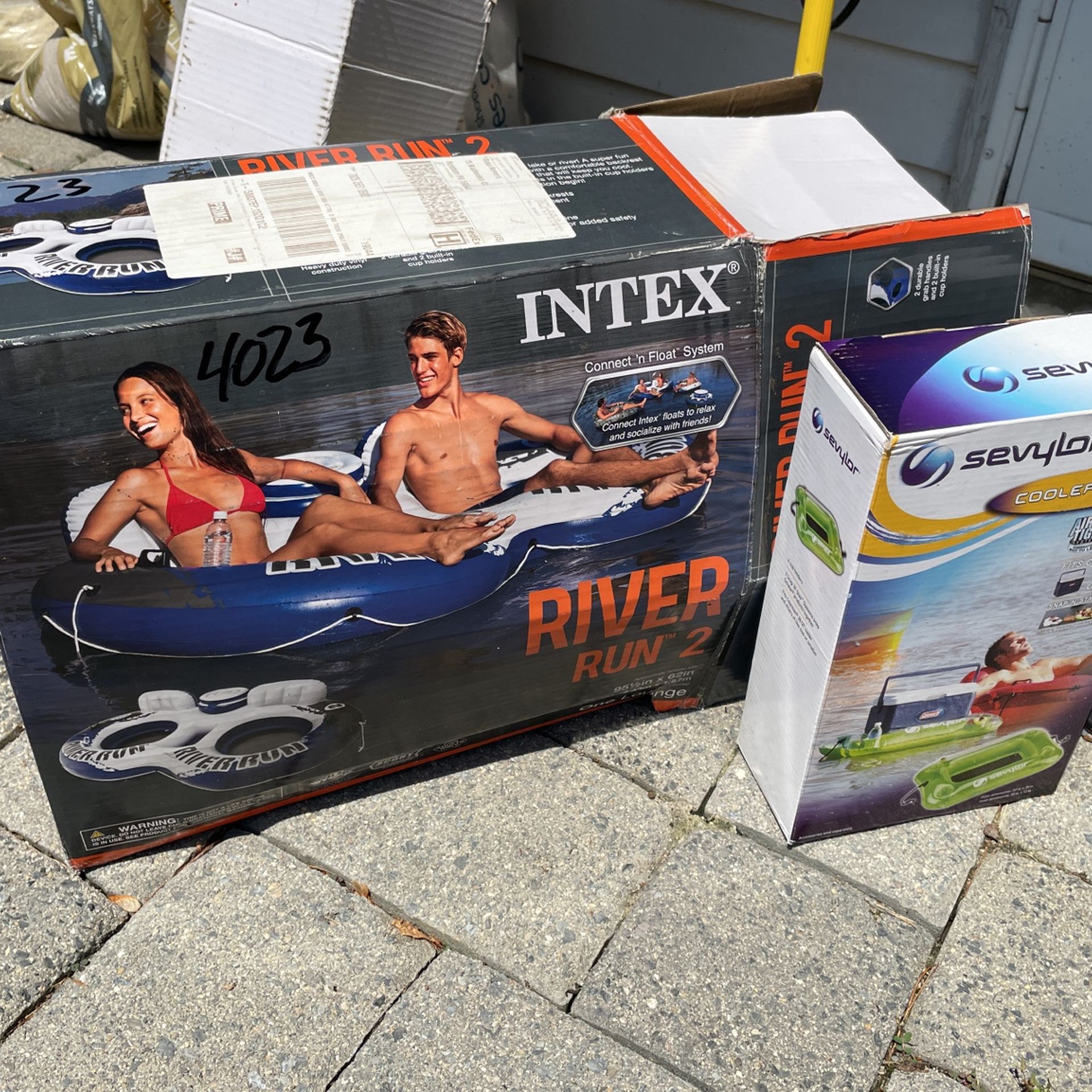 River Run Floats - Included Free Cooler  Raft 