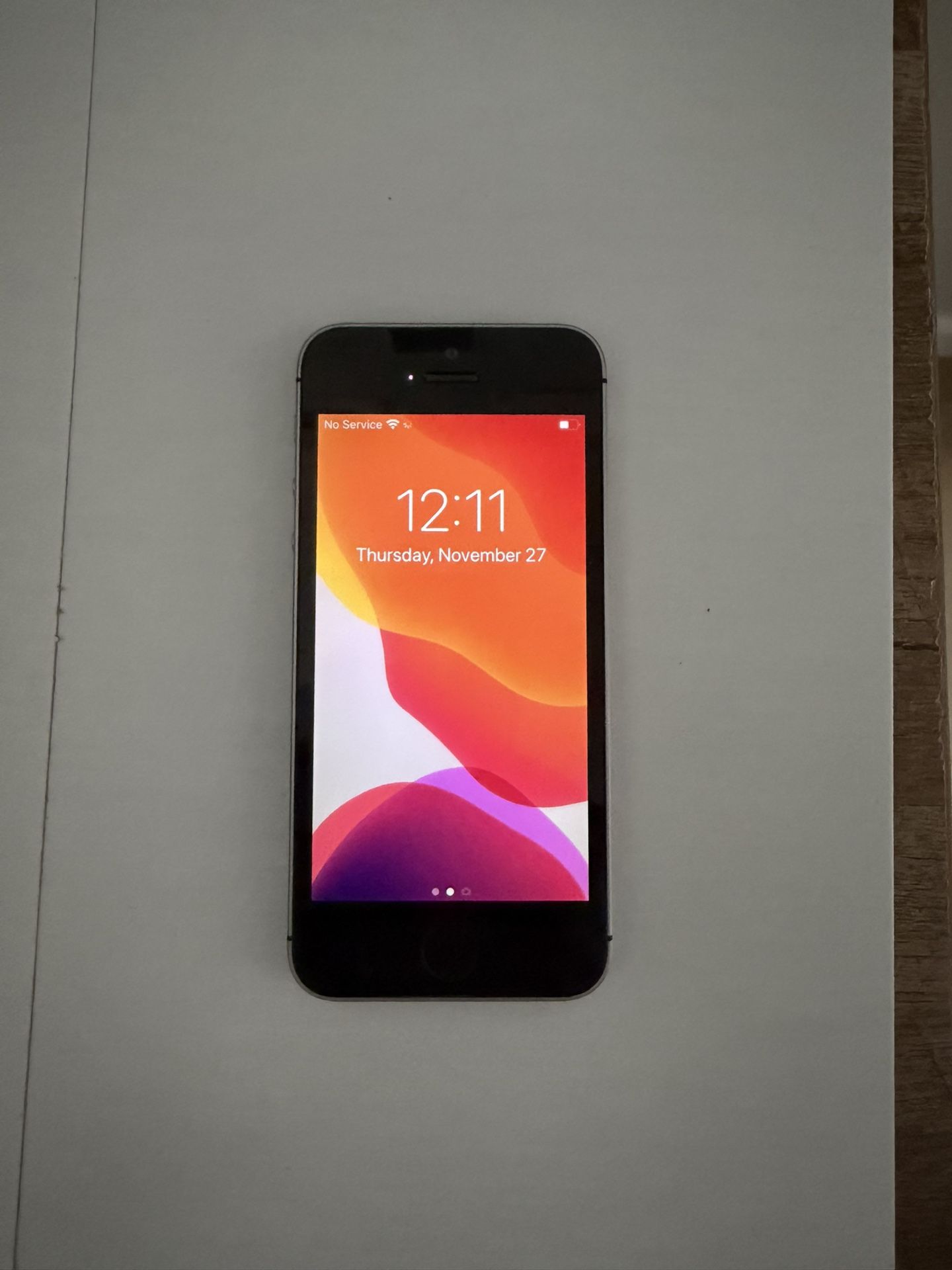 iPhone SE 2nd Gen 64 GB Unlocked In Perfect Condition 