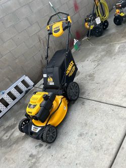 Shop DEWALT 21 in. 196cc E-GOV Engine 3-in-1 Gas RWD Self-Propelled Lawn Mower with High Rear Wheels