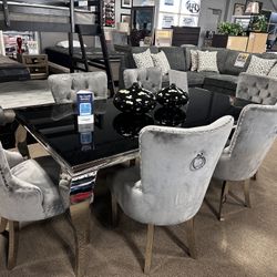Stunning Glass Top Dining Set! $1999 🖤🚨✨