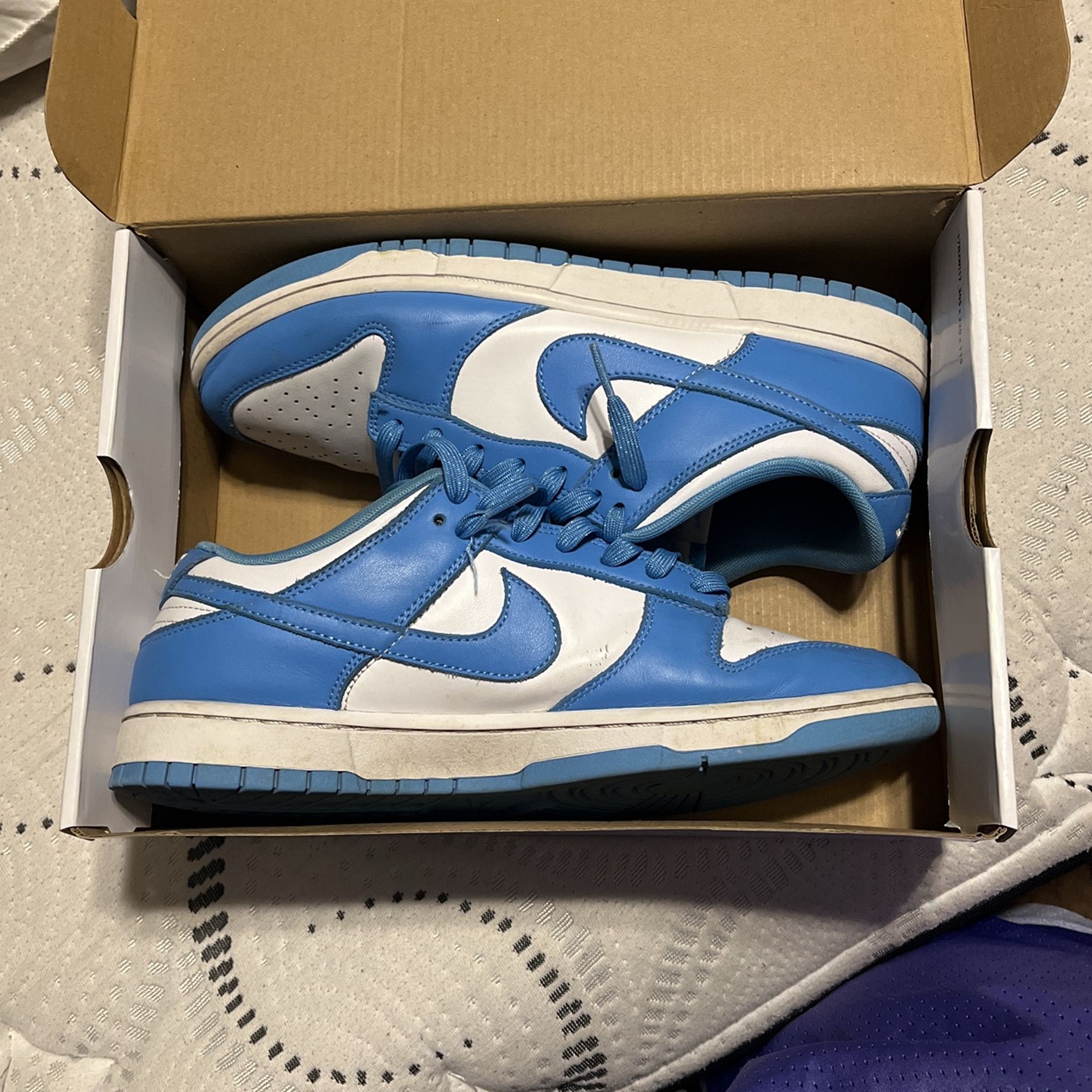 U N C dunks