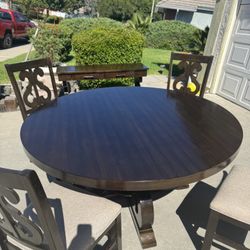 Rustic Dining Table With 4 Chairs And Walk In Table.