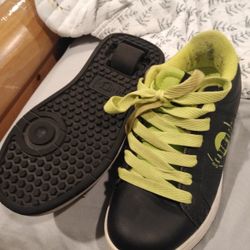 Heelies. Sneaker Roller Skates Size 2