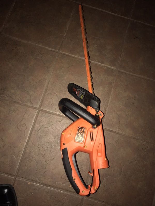 Chainsaw electric