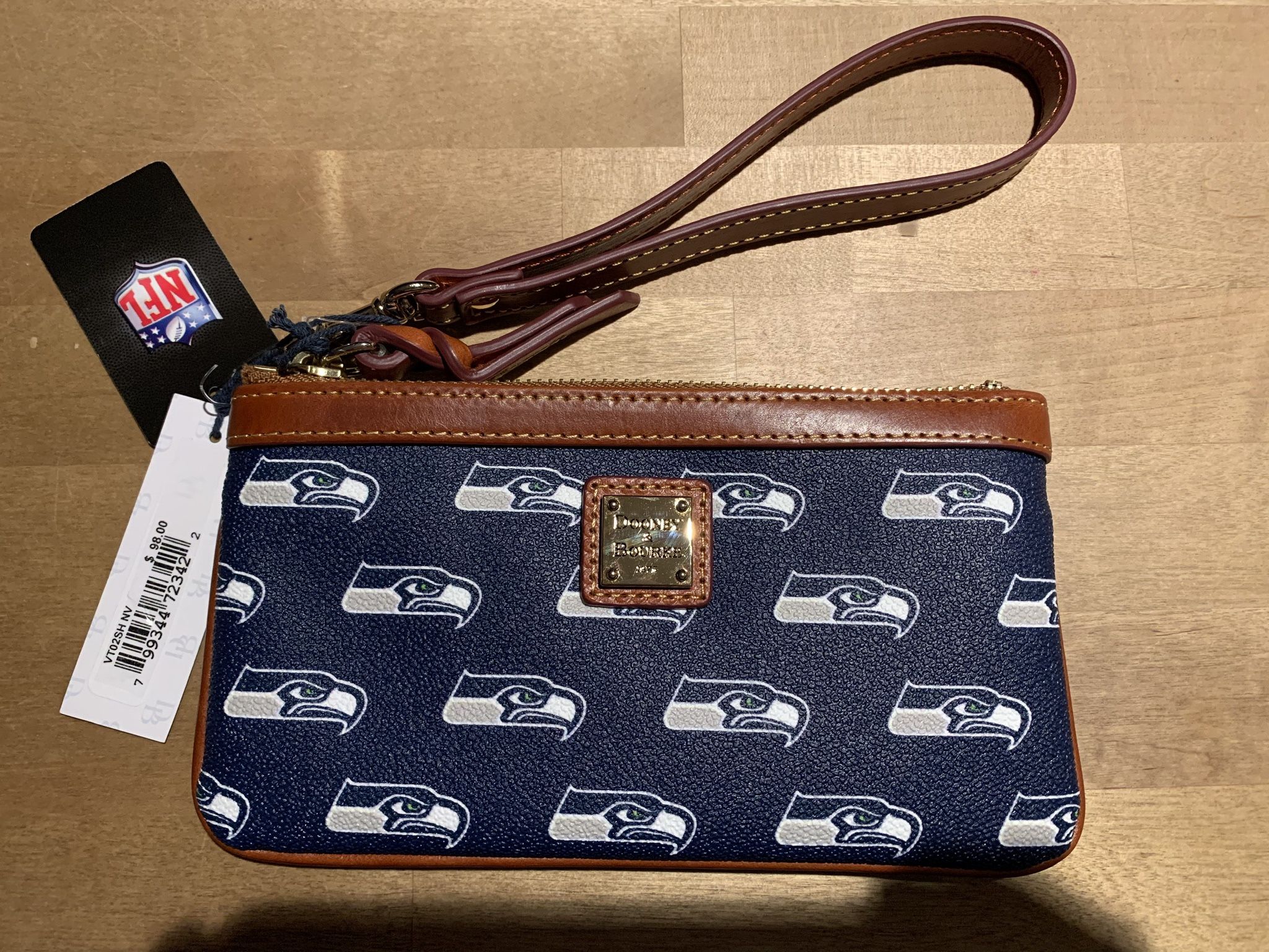 NWT AUTHENTIC LARGE DOONEY SEAHAWKS WRISTLET. FIRM