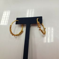 22k Gold Earrings 5.7g