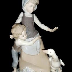 LLADRO 5033 "Avoiding the Goose" Vintage Boy Girl Goose Porcelain Figurine