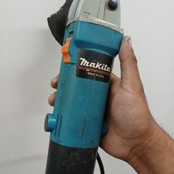 Makita Grinder Se Le Dano Solo El Disco Trabaja AL 100😃😃😃