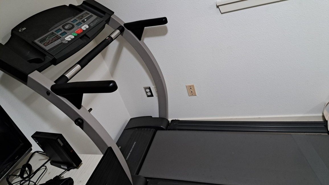 Free: Treadmill