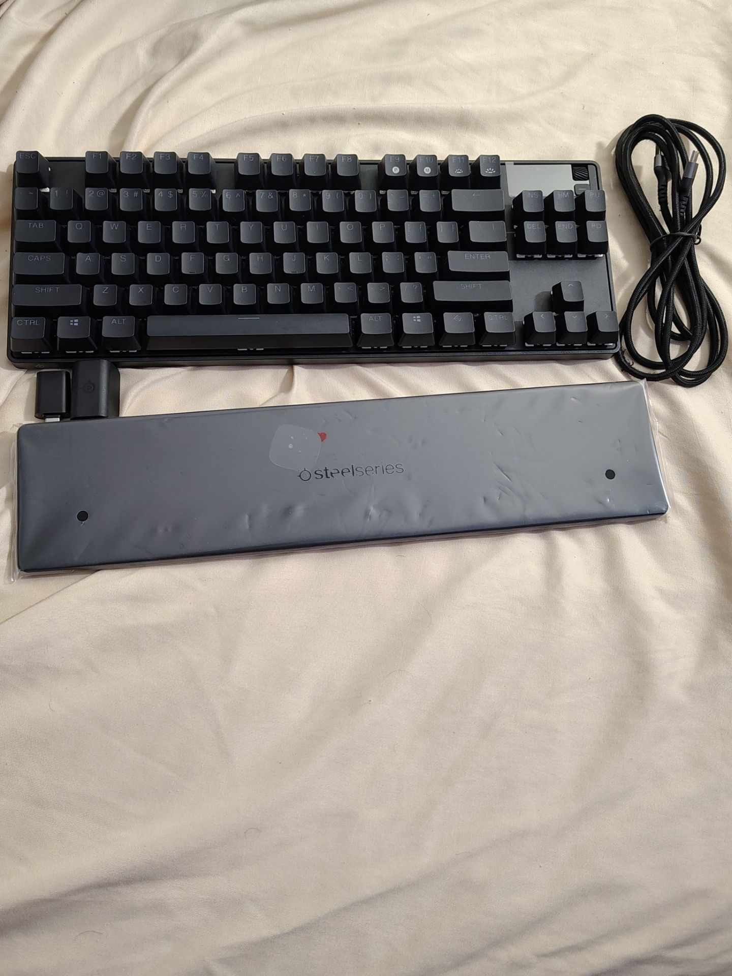 SteelSeries Apex Pro Wireless TKL Gaming Keyboard RGB – Excellent Condition