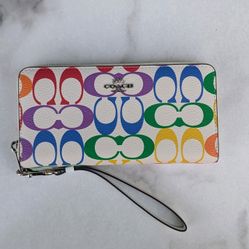 Coach Rainbow Signature C White Long Zip Around Wallet. (C4537)

