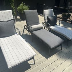 Outdoor Lounges With Pads And Pillows 