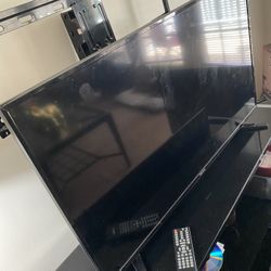Hisense TV 40”