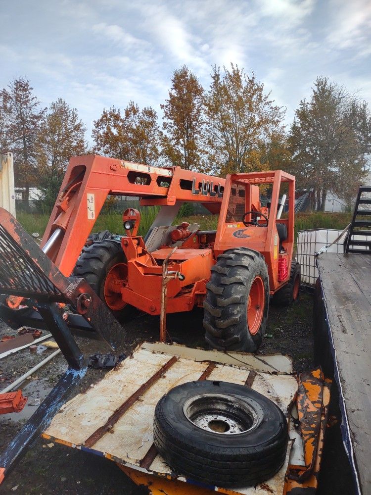 Lull 522 All Terrain Forklift Reach