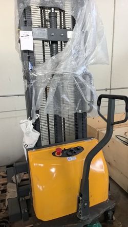 A-3010 | Semi-electric Pallet Stacker