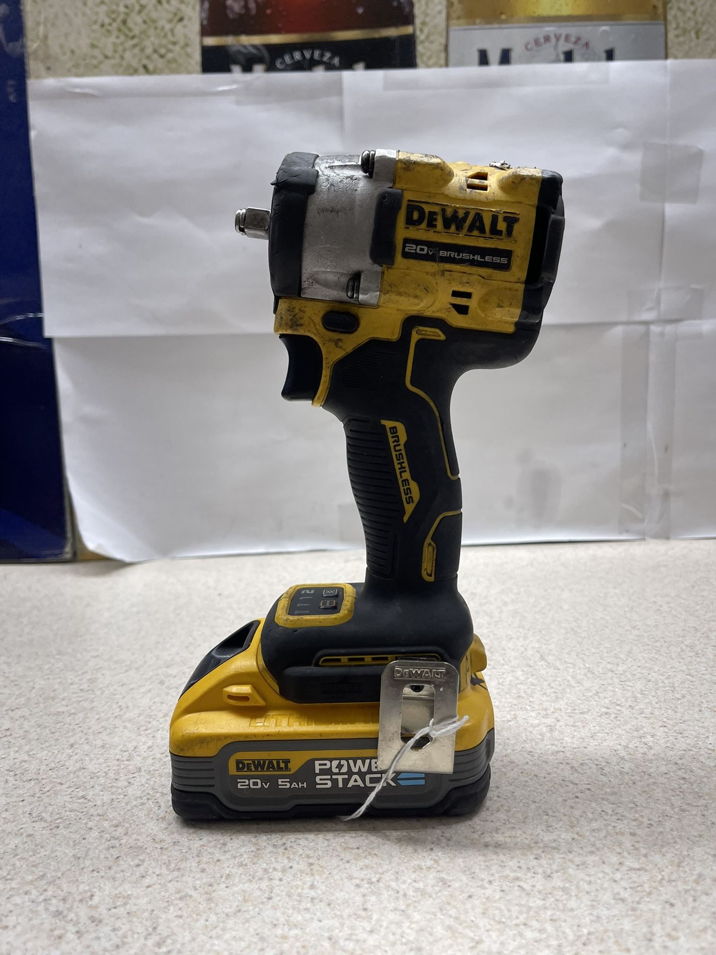 Dewalt Dcf923 3/8 Compact Wrench 9.5mm 20v . One Battery Only No Charger.