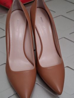 Brand New in Box Hugo Boss Heels 9.5