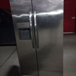 New Frigidaire Double Door Ice Maker Refrigerator 