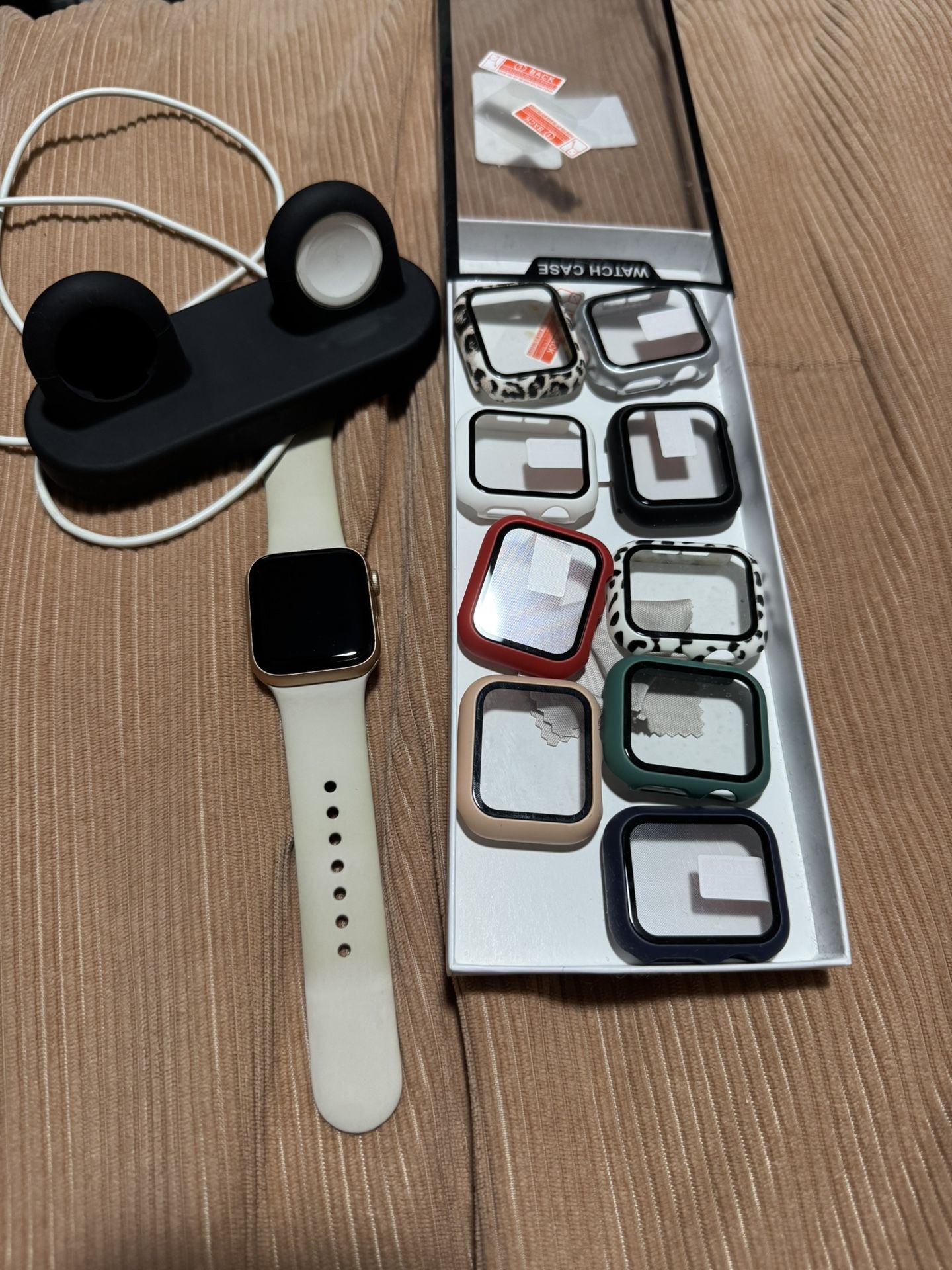 Apple Watch SE 40MM With Charger And Cases