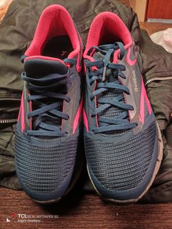 New Women's size 10 Reeboks. $50