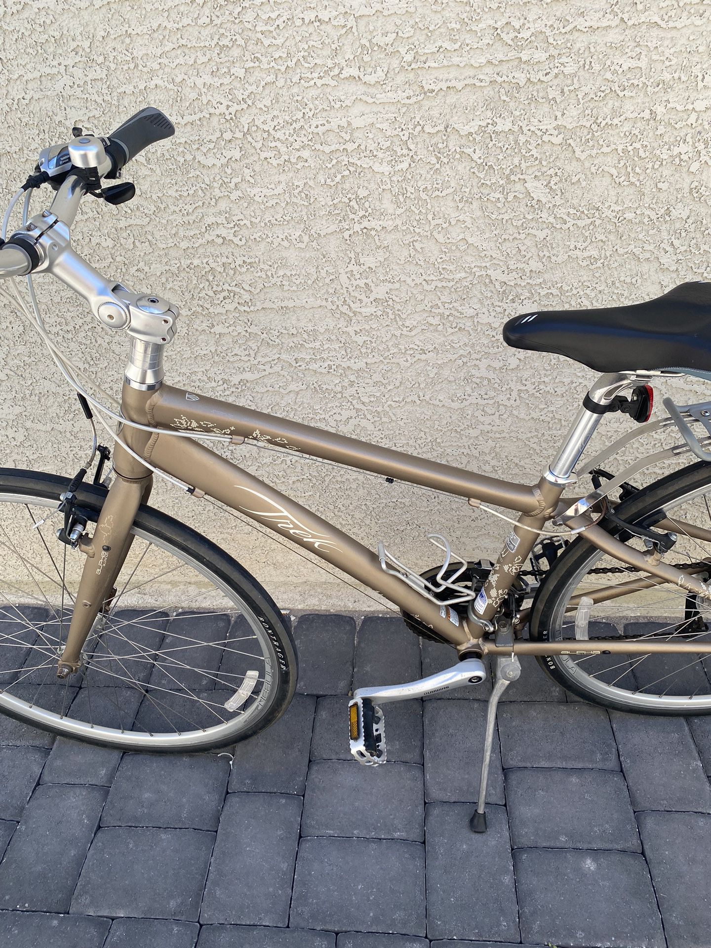 Ladies 15” Trek Hybrid 7.3 FX Road Bike 700 C Wheels 
