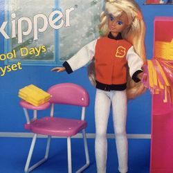 Vintage 1992 SKIPPER SCHOOL DAYS PLAYSET Barbie Doll Sis Locker Desk