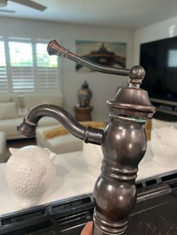 Bathroom sink faucet