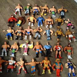 Lot of 34 WWF WWE Wrestling Action Figures 90s $900 OBO