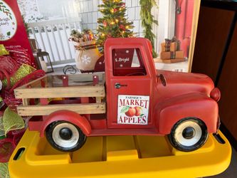 Metal Farmer's Market Apples Truck Decor