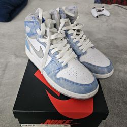 JORDAN 1 HYPER ROYAL SMOKE GREY