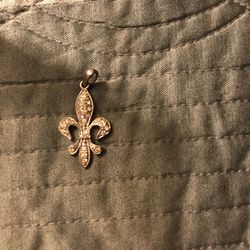 Pendant with diamonds