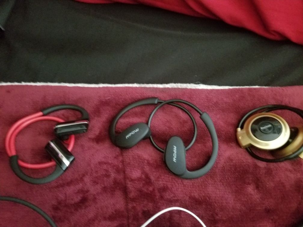 Cell phone Earbuds. Beats, LG ,Jabra, SONY. etc..