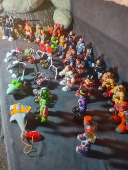 Large Lot of Mixed Action Figures