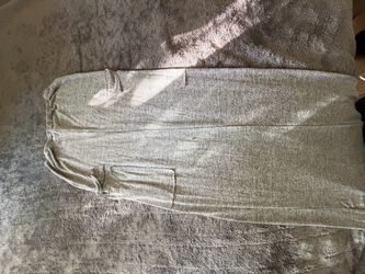 gray long skirt w side pockets   Excellent used condition, no visible flaws