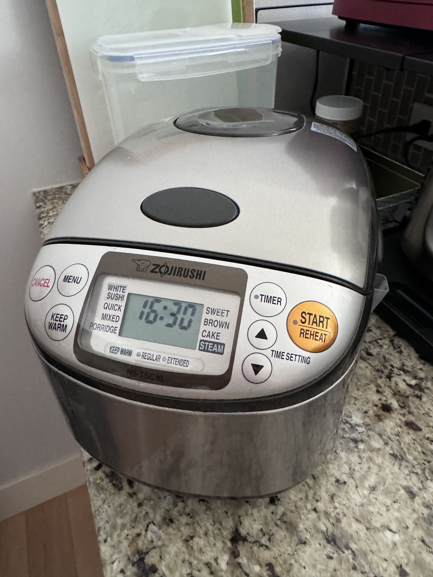 Zojirushi NSTSC10 Rice Cooker for Sale in San Francisco, CA OfferUp