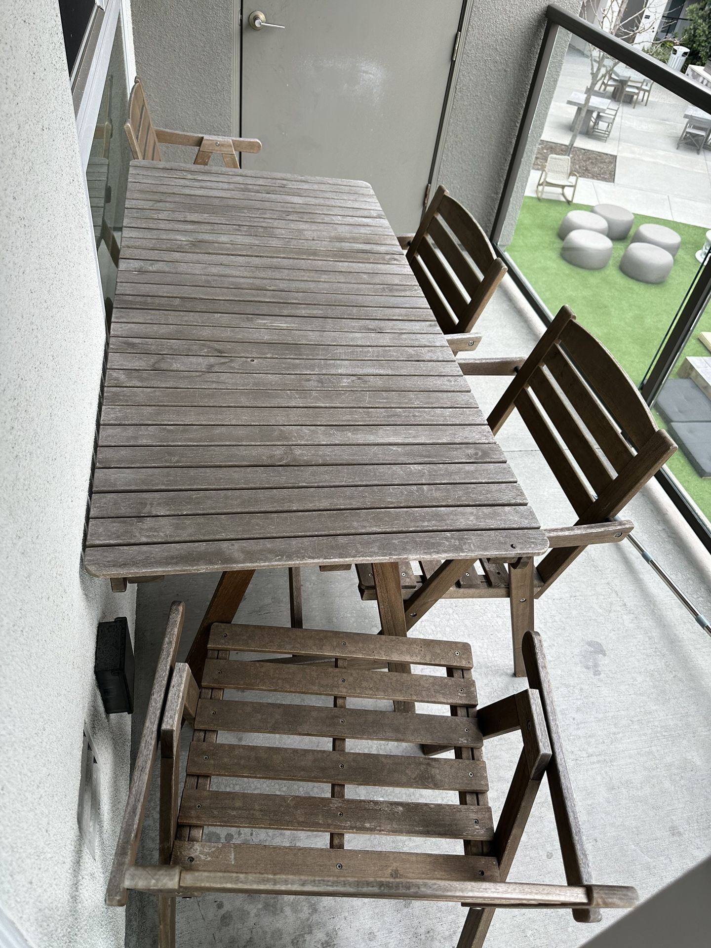 Wooden Table With 4 Chairs And Cushions 