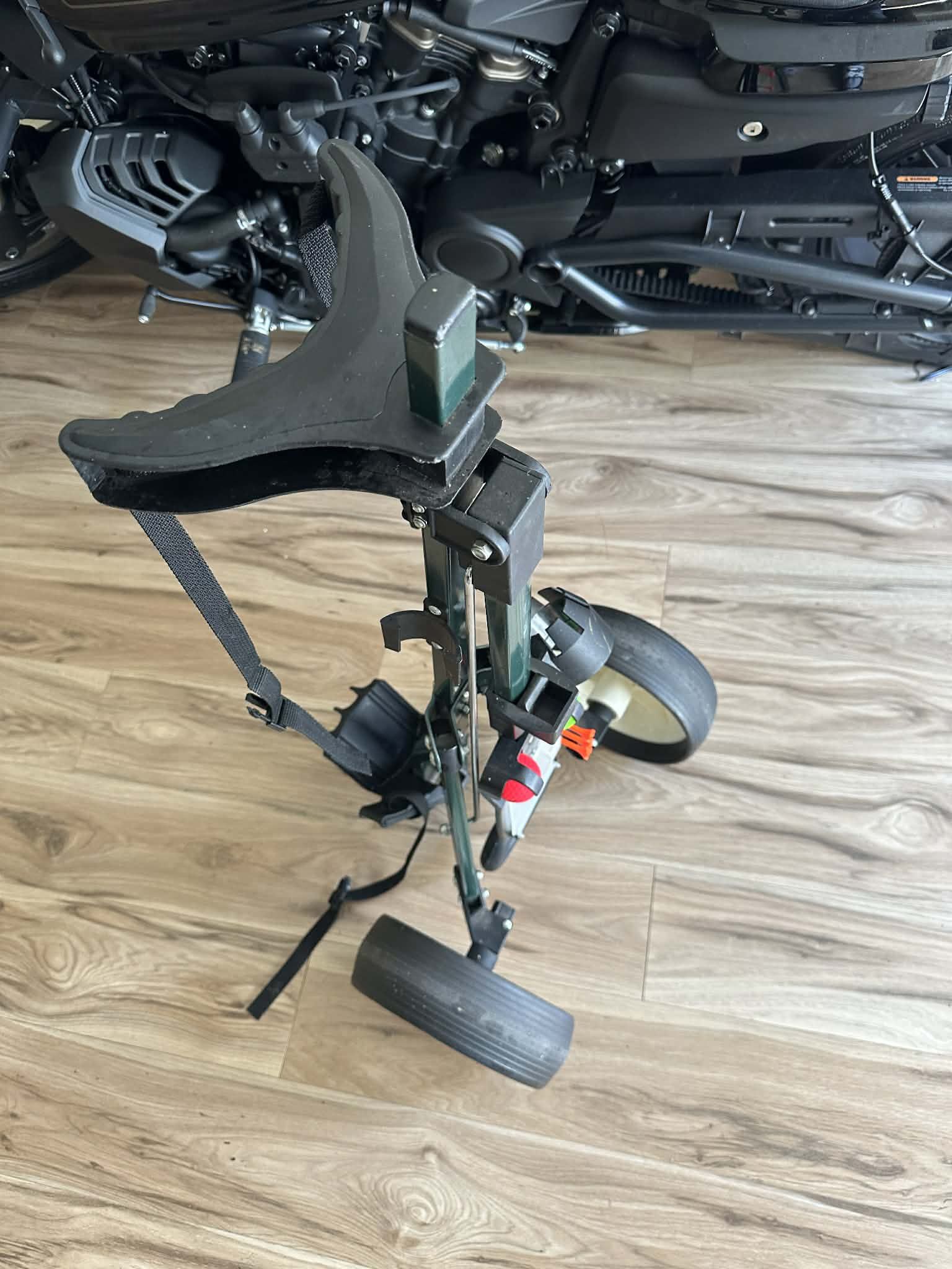 Vintage Spalding 2 Wheel Golf Club Cart Greeb abd Gold Color