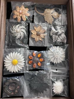 Vintage Flower and Leaf Brooch Lot