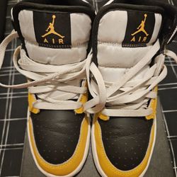 Boys Jordan Sneakers