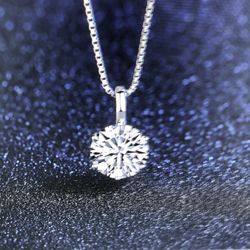 Six-claw silver zircon necklace